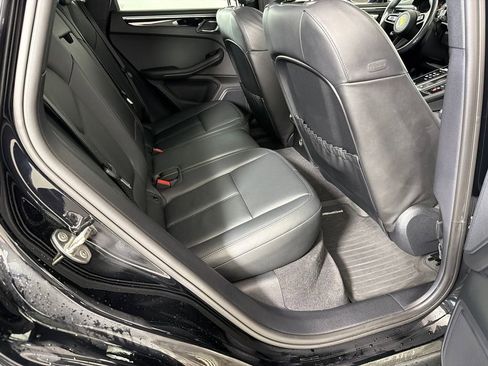 Used 2023 Porsche Macan Turbo image 17