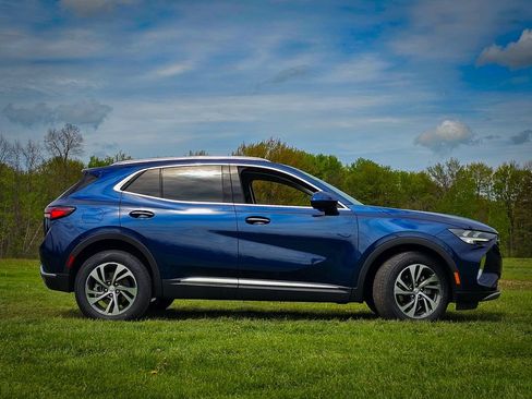 Used 2023 Buick Envision Essence AWD/4WD image 3
