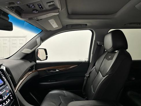 Used 2017 Cadillac Escalade ESV Luxury AWD/4WD image 29