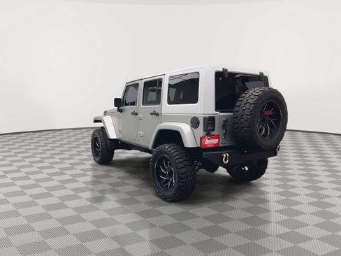 Used 2017 Jeep Wrangler Unlimited Sahara w/ Dual Top Group AWD/4WD image 33