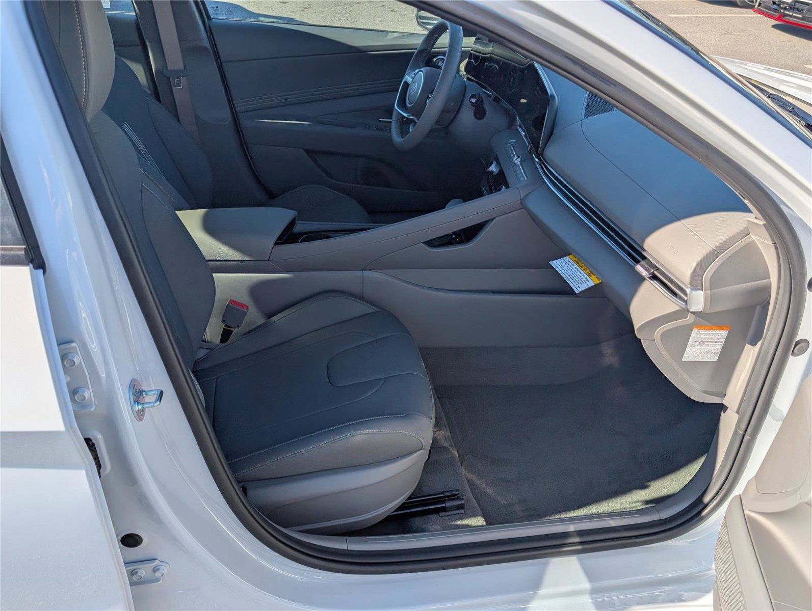 New 2026 Hyundai Elantra SEL w/ Cargo Package FWD image 7