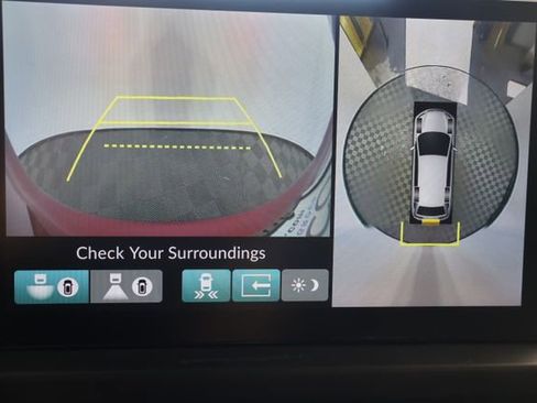 Used 2025 Honda Pilot TrailSport image 18