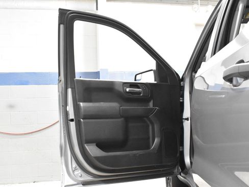 Used 2023 Chevrolet Silverado 1500 Custom image 9