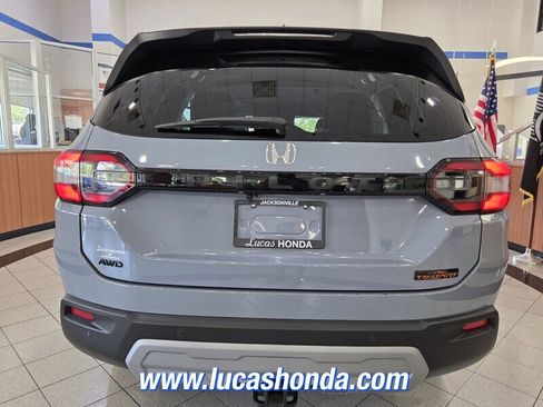 Used 2023 Honda Pilot TrailSport image 5