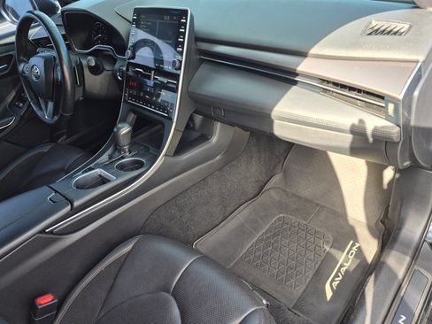 Used 2019 Toyota Avalon XSE FWD image 19
