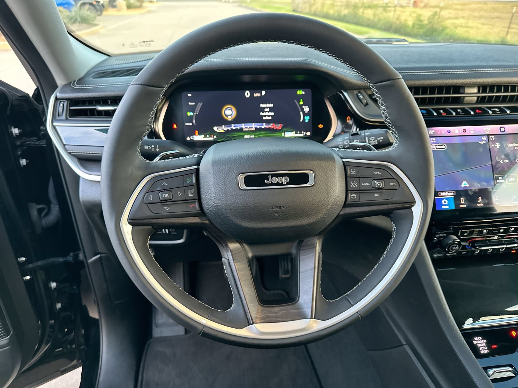 New 2023 Jeep Grand Cherokee 4WD 4xe w/ Luxury Tech Group II image 14