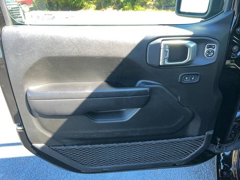 Used 2024 Jeep Wrangler Sport S image 13