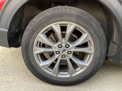 Used 2023 Ford Explorer XLT w/ Equipment Group 202A AWD/4WD image 7