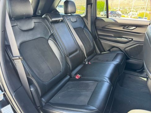 Used 2024 Jeep Grand Cherokee Altitude image 31