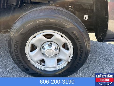 Used 2023 Toyota Tacoma SR AWD/4WD image 10