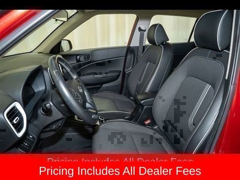 Used 2024 Hyundai Venue Limited FWD image 10