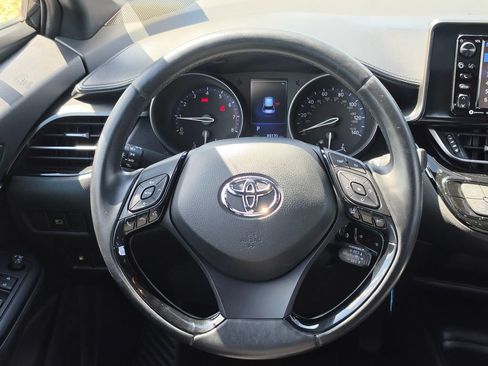 Used 2018 Toyota C-HR XLE FWD image 17