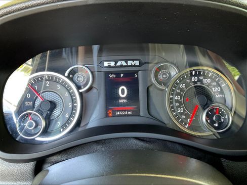Used 2024 RAM 2500 Tradesman w/ Chrome Appearance Group AWD/4WD image 14