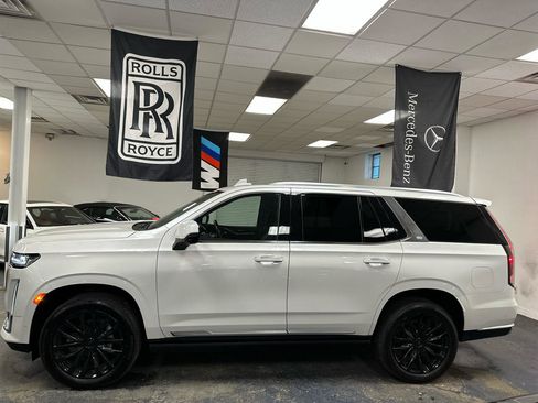 Used 2023 Cadillac Escalade Premium Luxury w/ Performance Package AWD/4WD image 9