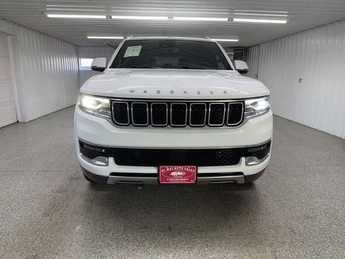 Used 2022 Jeep Wagoneer Series III image 2