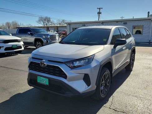 Used 2022 Toyota RAV4 LE image 7