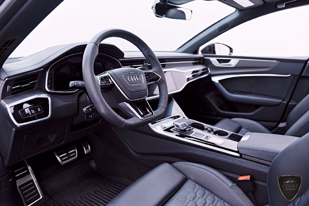 Used 2025 Audi RS 7 Performance AWD/4WD image 2