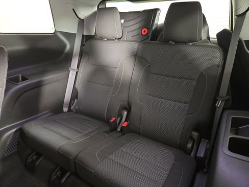 Used 2021 GMC Acadia SLE w/ Driver Convenience Package image 12