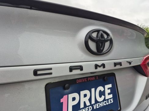 Used 2020 Toyota Camry SE FWD image 14