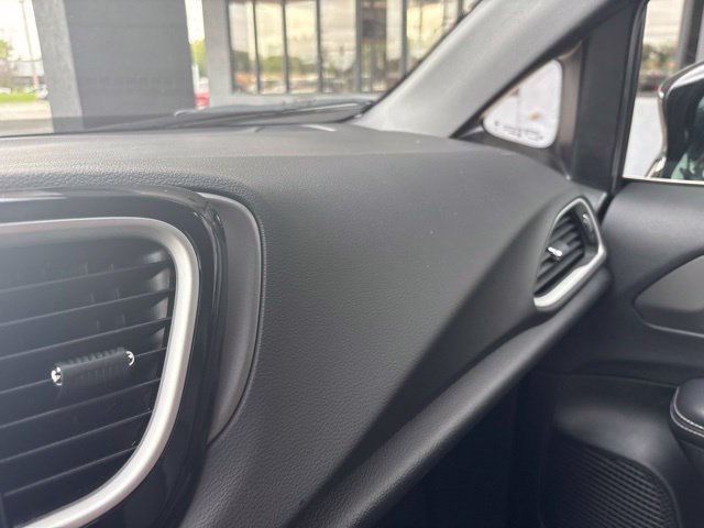Used 2025 Chrysler Pacifica Select FWD image 24