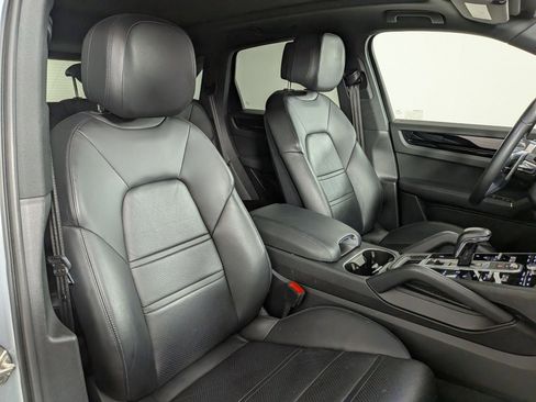 Certified 2023 Porsche Cayenne Platinum Edition AWD/4WD image 24
