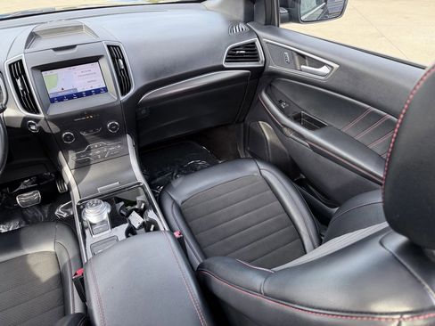 Used 2020 Ford Edge ST-Line w/ Cold Weather Package image 12