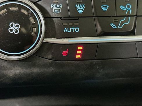 Used 2020 Ford Escape SE image 21