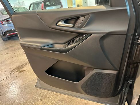 Used 2025 Chevrolet Equinox LT image 18