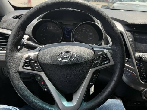 Used 2016 Hyundai Veloster FWD image 12