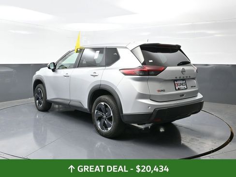 Used 2024 Nissan Rogue SV image 12