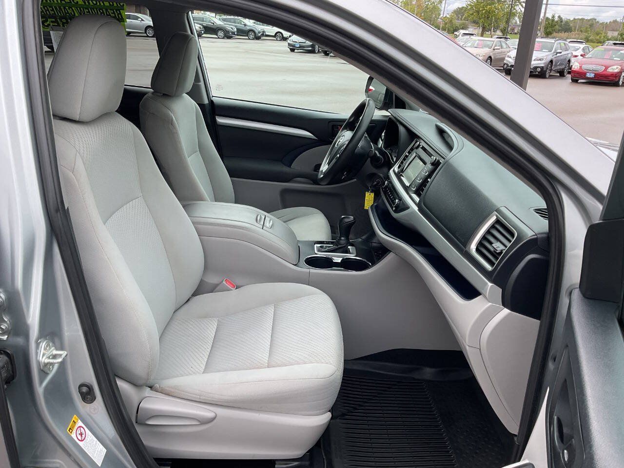 Used 2019 Toyota Highlander LE FWD image 39