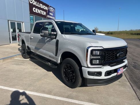 New 2026 Ford F250 Lariat w/ Black Appearance Package image 8