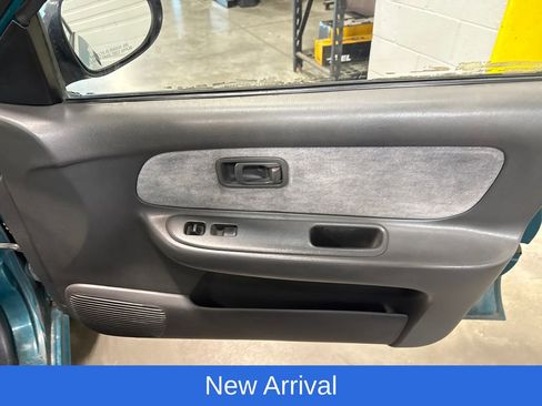 Used 1996 Nissan Sentra FWD image 16