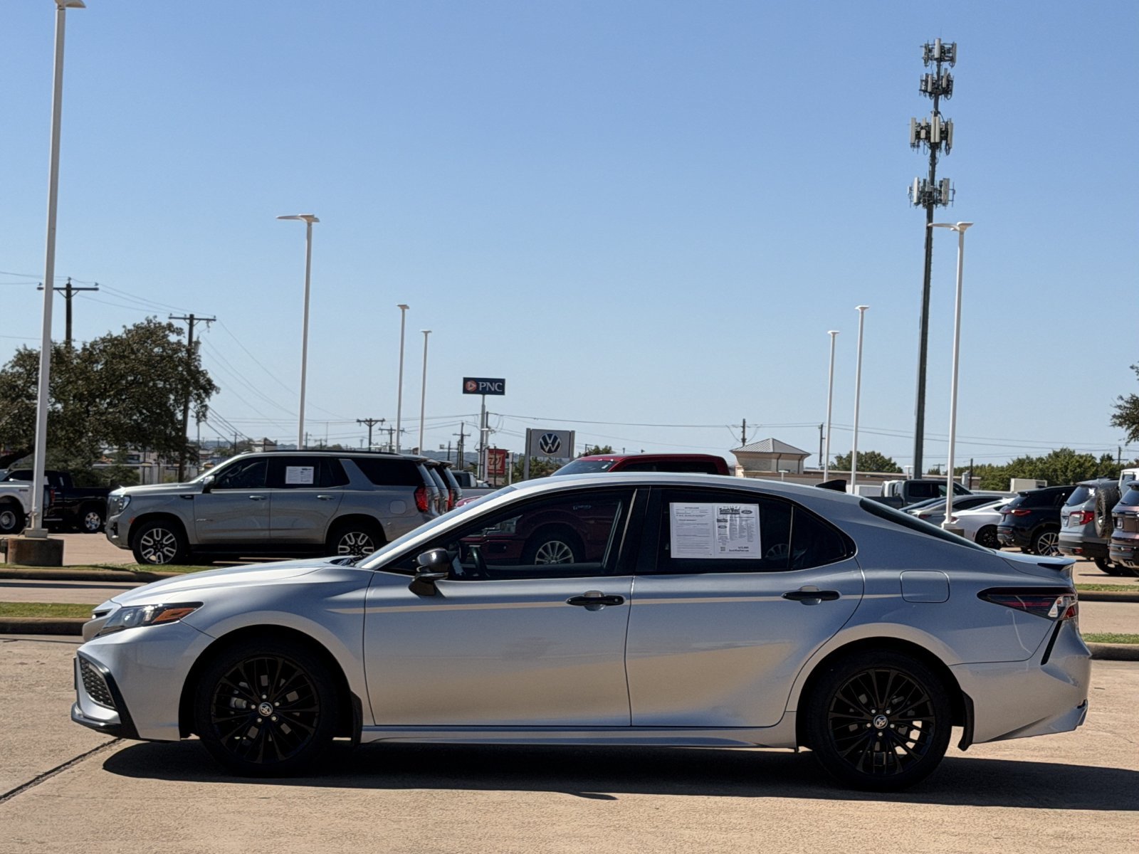Used 2022 Toyota Camry SE FWD image 7