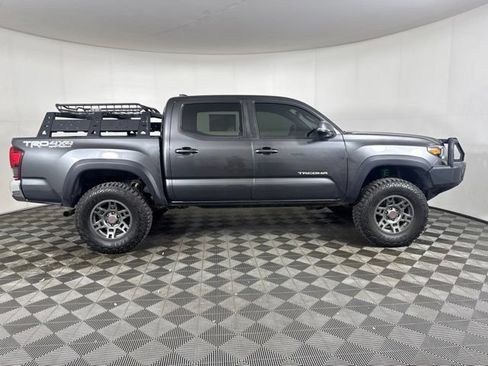 Used 2019 Toyota Tacoma TRD Off-Road AWD/4WD image 2
