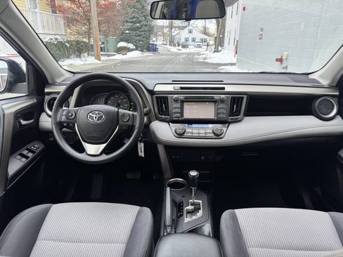 Used 2014 Toyota RAV4 XLE image 19
