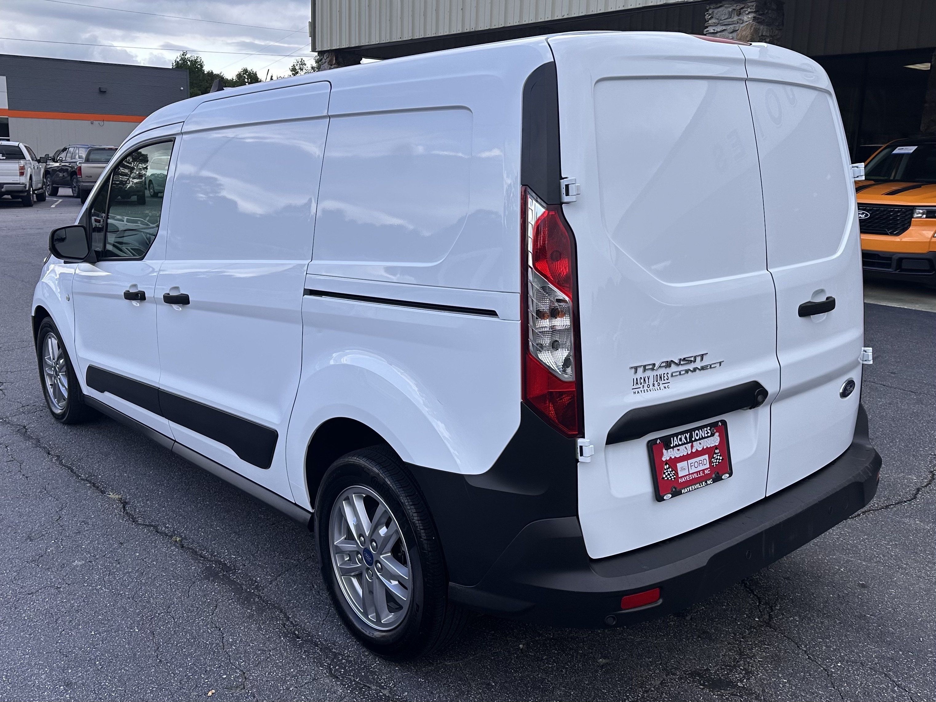 Certified 2023 Ford Transit Connect XL FWD image 8