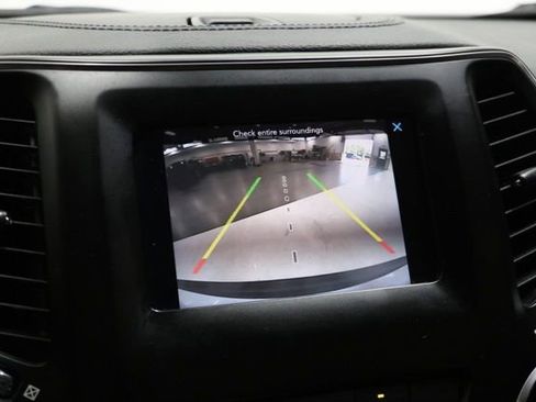 Used 2021 Jeep Cherokee Latitude Plus FWD image 26