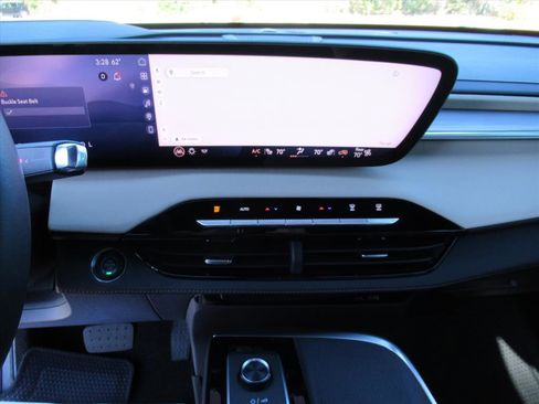 Used 2025 Buick Enclave Preferred w/ Power Package image 27