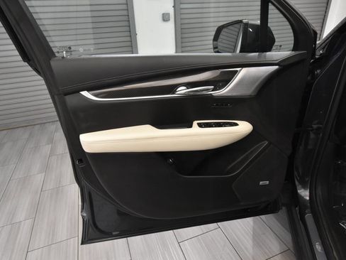 Used 2023 Cadillac XT6 Sport w/ Technology Package AWD/4WD image 13