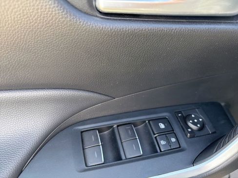 Used 2025 Toyota RAV4 XLE image 12