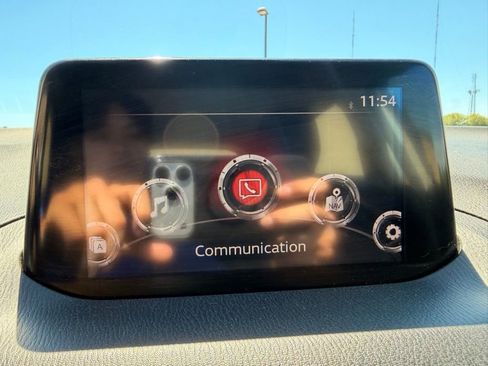 Used 2018 MAZDA MAZDA3 Touring FWD image 19