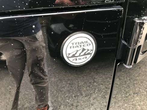 Used 2020 Jeep Gladiator Sport AWD/4WD image 9