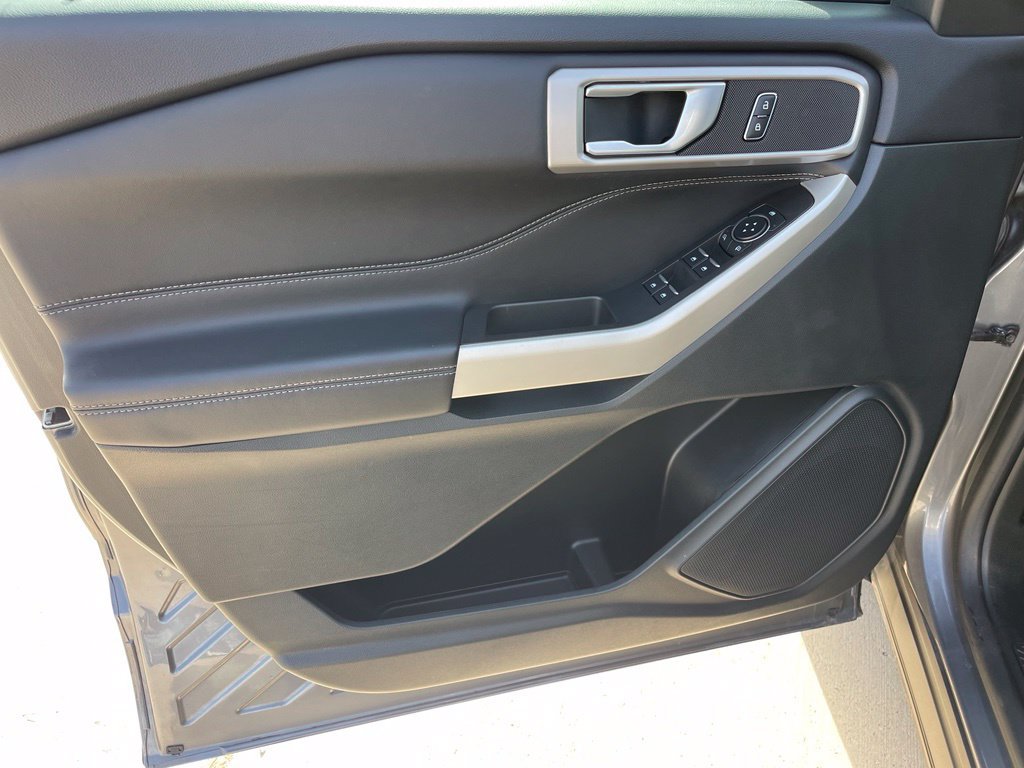 Used 2024 Ford Explorer XLT RWD image 26