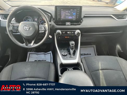 Used 2020 Toyota RAV4 LE image 9