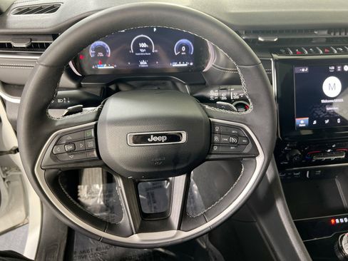 Used 2023 Jeep Grand Cherokee L Laredo image 10