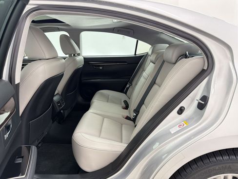 Used 2016 Lexus ES 350 w/ Premium Package w/Wood Trim FWD image 14