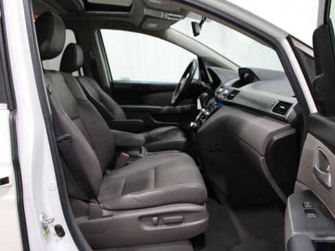 Used 2013 Honda Odyssey Touring image 28