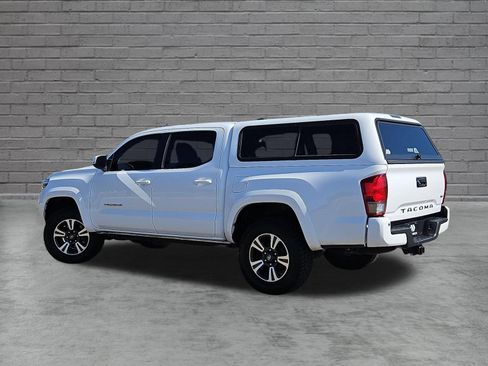 Used 2016 Toyota Tacoma TRD Sport w/ Premium & Technology Package AWD/4WD image 4