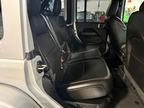 Used 2023 Jeep Wrangler Unlimited Sahara AWD/4WD image 13